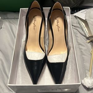 Shofoo Women’s elegant pointed toe stilettos. Color is black. Size 7. Brand new.